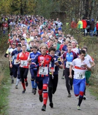 Alla hänger Oskar Sjöberg vid starten på 25-manna 2011