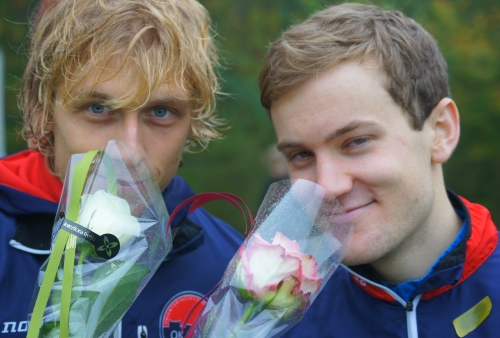 Oskar Sjöberg och Albin Ridefelt belönades med rosor efter sin topp-tio placeringar på medel-SM.