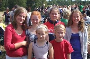 Fem härligt nöjda löpare. Lovisa Nilsson Team Bjärn, Fredrika von Essen Team Micro orienterare, Rebecka Lindberg Team Lelles lakejer, Emma Graas Team Inga, Rebecka Thunman Team Bjärn och Ronja Gunnefur.