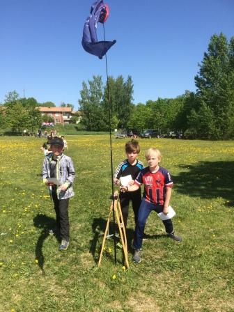 Joar, Theo och Theo från 4b Vänge skola är redo att starta