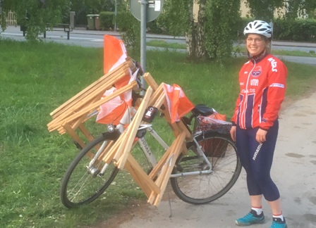 Johanna Ragvald hämtar in kontroller efter vår U-ringenetapp den 21 maj 2019. 