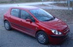 OK Linnés personbil, en röd Peugeot 307.